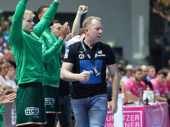04 04 2025, xovx, Handball DAIKIN Handball Bundesliga, HSG Wetzlar TVB Stuttgart Coach Frank Carstens HSG Wetzlar Wetzlar Buderus Arena Hessen Germany EN
