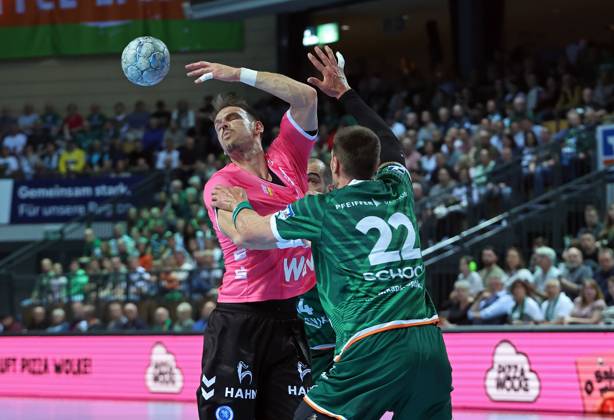 04 04 2025, xovx, Handball DAIKIN Handball Bundesliga, HSG Wetzlar TVB Stuttgart v l Kai Häfner TVB Stuttgart , Jona Schoch HSG Wetzlar Wetzlar Buderus Arena Hessen Germany EN