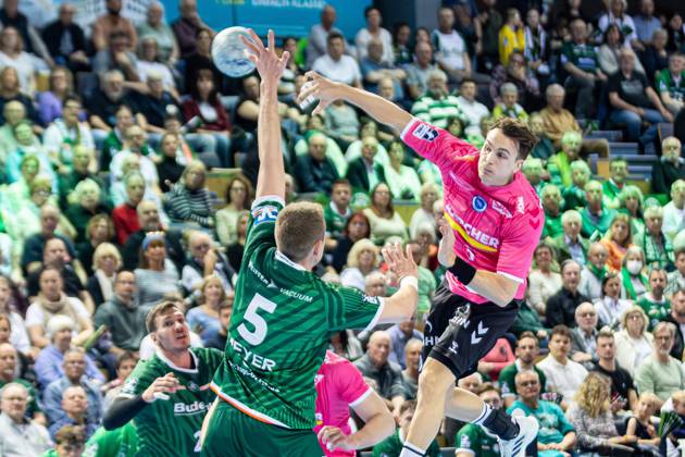 Achilleas Toskas TVB Stuttgart, 13 on jump shot against Rasmus Meyer Ejlersen HSG Wetzlar, 05 GER, HSG Wetzlar vs TVB Stuttgart Stuttgart, Handball, 1 Bundesliga Men, 25 Matchday, Season 2024 2025, 04 04 2025 GER, HSG Wetzlar vs TVB Stuttgart, Handball, 1 Bundesliga Men, 25 Matchday, Season 2024 2025, 04 04 2025 Wertzlar Copyright: xEibner-Pressefoto GerhardxWingenx EP_GWR