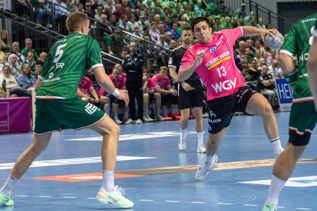 Achilleas Toskas TVB Stuttgart, 13 vs Rasmus Meyer Ejlersen HSG Wetzlar, 05 GER, HSG Wetzlar vs TVB Stuttgart Stuttgart, Handball, 1 Bundesliga Men, 25 Matchday, Season 2024 2025, 04 04 2025 GER, HSG Wetzlar vs TVB Stuttgart, Handball, 1 Bundesliga Men, 25 Matchday, Season 2024 2025, 04 04 2025 Wertzlar Copyright: xEibner-Pressefoto GerhardxWingenx EP_GWR