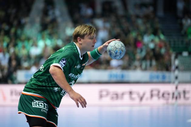 Wetzlar, Germany, April 4th 2025: Viktor Petersen Norberg ( 8 Wetzlar ) during the Daikin Handball-Bundesliga between HSG Wetzlar and TVB 1898 Stuttgart at Buderus Arena Wetzlar. (Julia Kneissl SPP) Copyright: xJuliaxKneisslx xSPPx spp-en-JuKnSp-JK_00479.jpeg