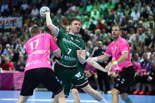 Wetzlar, Germany, April 4th 2025: Dominik Mappes ( 7 Wetzlar ) Samuel Roethlisberger ( 17 Stuttgart ) during the Daikin Handball-Bundesliga between HSG Wetzlar and TVB 1898 Stuttgart at Buderus Arena Wetzlar. (Julia Kneissl SPP) Copyright: xJuliaxKneisslx xSPPx spp-en-JuKnSp-JK_09933.jpeg