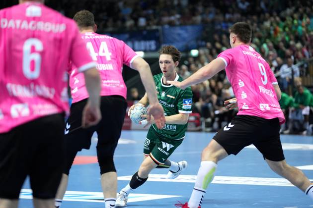 Wetzlar, Germany, April 4th 2025: Justin Mueller ( 25 Wetzlar ) during the Daikin Handball-Bundesliga between HSG Wetzlar and TVB 1898 Stuttgart at Buderus Arena Wetzlar. (Julia Kneissl SPP) Copyright: xJuliaxKneisslx xSPPx spp-en-JuKnSp-JK_09968.jpeg
