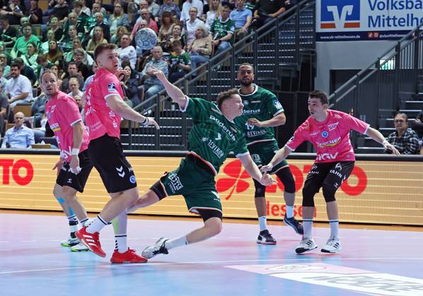 04 04 2025, xovx, Handball DAIKIN Handball Bundesliga, HSG Wetzlar TVB Stuttgart v l Kai Häfner TVB Stuttgart , Gianfranco Pribetic TVB Stuttgart , Ole Klimpke HSG Wetzlar , Philipp Ahouansou HSG Wetzlar , Jorge Serrano TVB Stuttgart Wetzlar Buderus Arena Hessen Germany EN