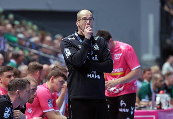 04 04 2025, xovx, Handball DAIKIN Handball Bundesliga, HSG Wetzlar TVB Stuttgart Coach Jürgen Schweikardt TVB Stuttgart Wetzlar Buderus Arena Hessen Germany EN