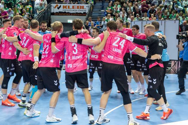 The players of TVB Stuttgart celebrate the away win in Wetzlar GER, HSG Wetzlar vs TVB Stuttgart Stuttgart, Handball, 1 Bundesliga Men, 25 Matchday, Season 2024 2025, 04 04 2025 GER, HSG Wetzlar vs TVB Stuttgart, Handball, 1 Bundesliga Men, 25 Matchday, Season 2024 2025, 04 04 2025 Wertzlar Copyright: xEibner-Pressefoto GerhardxWingenx EP_GWR