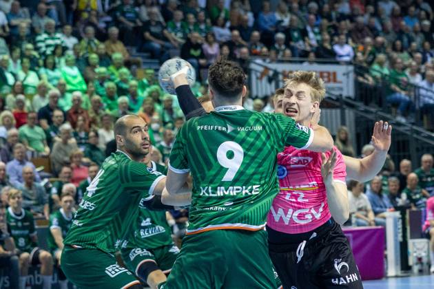 Torben Matzken TVB Stuttgart, 22 is stopped by Ole Klimpke HSG Wetzlar, 09 GER, HSG Wetzlar vs TVB Stuttgart Stuttgart, Handball, 1 Bundesliga Men, 25 Matchday, Season 2024 2025, 04 04 2025 GER, HSG Wetzlar vs TVB Stuttgart, Handball, 1 Bundesliga Men, 25 Matchday, Season 2024 2025, 04 04 2025 Wertzlar Copyright: xEibner-Pressefoto GerhardxWingenx EP_GWR