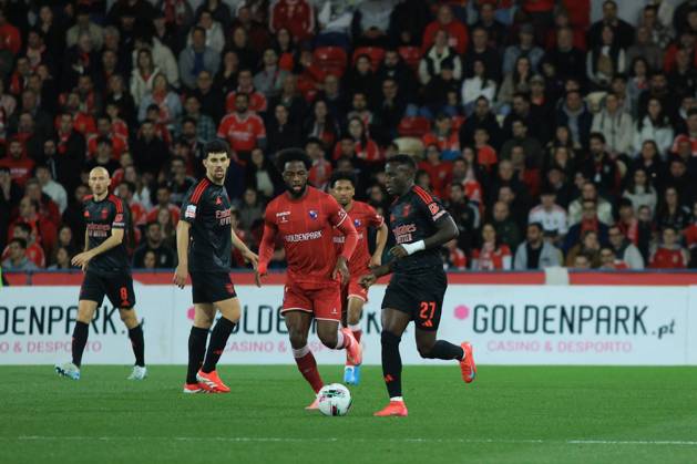 Gil Vicente F.C vs S.L.Benfica - Liga Portugal Bruma of S.L.Benfica and Sandro Cruz of Gil Vicente F.C during the match between Gil Vicente F.C vs S.L.Benfica - Liga Portugal, Estadio Cidade de Barcelos, Barcelos , Portugal (Photo by Tiago Cruz Avant Sports) Barcelos Estadio Cidade de Barcelos Portugal Copyright: xTiagoxCruzx xAvantxSportsx