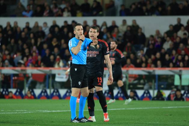 Gil Vicente F.C vs S.L.Benfica - Liga Portugal Miguel Nogueira principal referee during the match between Gil Vicente F.C vs S.L.Benfica - Liga Portugal, Estadio Cidade de Barcelos, Barcelos , Portugal (Photo by Tiago Cruz Avant Sports) Barcelos Estadio Cidade de Barcelos Portugal Copyright: xTiagoxCruzx xAvantxSportsx