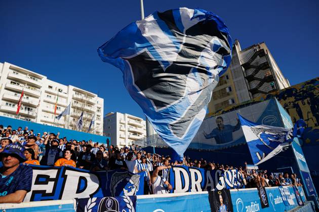 Fans of FC Porto seen during Liga Portugal game between teams of GD Estoril Praia and FC Porto at Estadio Antonio Coimbra da Mota (Maciej Rogowski) Estoril Estadio Antonio Coimbra da Mota Portugal Copyright: xMaciejxRogowskix estorilvsfcp-146