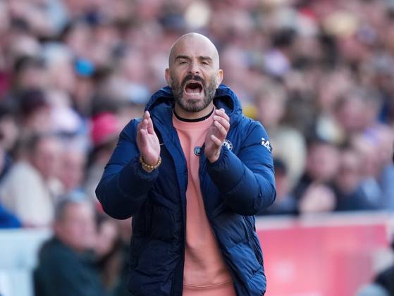 Brentford v Chelsea, Premier League, Football, Gtech Community Stadium, Brentford London, UK - 06 Apr 2025 Enzo Maresca manager of Chelsea Brentford Gtech Community Stadium London GBR, UK NEWSPAPERS OUT Copyright: xSeanxRyanx