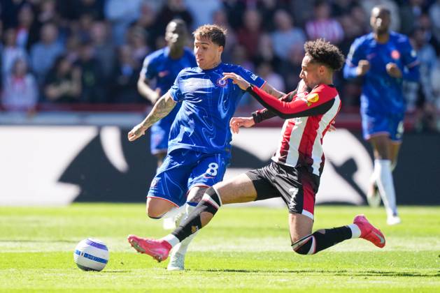 Brentford v Chelsea, Premier League, Football, Gtech Community Stadium, Brentford London, UK - 06 Apr 2025 Enzo Fernandez of Chelsea and Kevin Schade of Brentford Brentford Gtech Community Stadium London GBR, UK NEWSPAPERS OUT Copyright: xSeanxRyanx