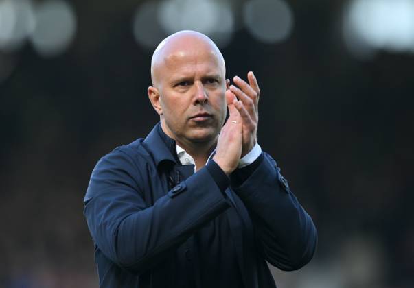 Football - 2024 2025 Premier League - Fulham vs Liverpool - Craven Cottage - Sunday 6th April 2025. Liverpool s head coach Arne Slot acknowledges the fans after their 3-2 defeat. COLORSPORT Ashley Western