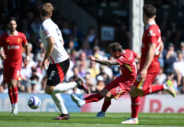 Football - 2024 2025 Premier League - Fulham vs Liverpool - Craven Cottage - Sunday 6th April 2025. Liverpool s Alexis Mac Allister scores his side s first goal. COLORSPORT Ashley Western