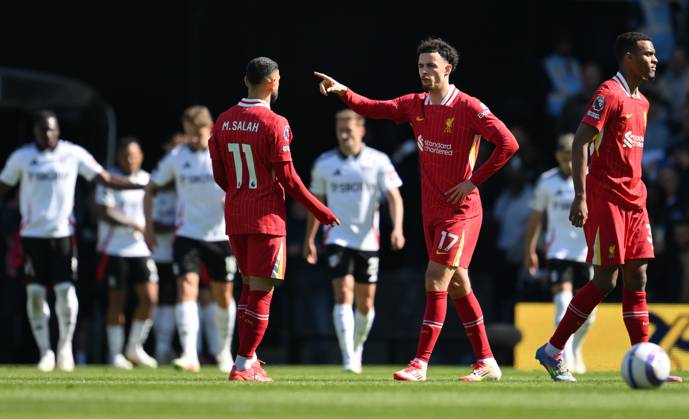 Football - 2024 2025 Premier League - Fulham vs Liverpool - Craven Cottage - Sunday 6th April 2025. Liverpool s Curtis Jones with Mohamed Salah after Fulham™s Ryan Sessegnon scores his side s equalising goal to make the score 1-1. COLORSPORT Ashley Western