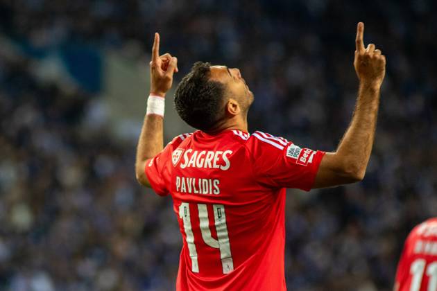 FC Porto v Lisboa e Benfica - Liga Portugal Betclic Pavlidis celebrates scoring a goal during the Liga Portugal matchday 28 between FC Porto and SL Benfica at Estadio do Dragao in Porto, Portugal, on April 6, 2025. Porto Portugal Copyright: xSergioxMendesx originalFilename:pereira-fcportov240406_npAJX