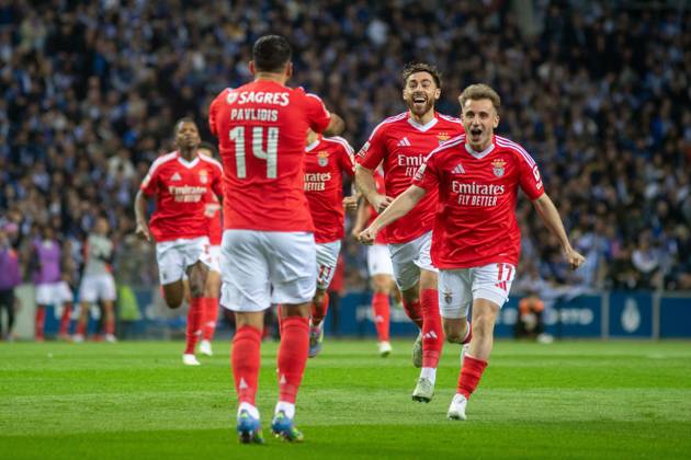 FC Porto v Lisboa e Benfica - Liga Portugal Betclic Pavlidis celebrates scoring a goal during the Liga Portugal matchday 28 between FC Porto and SL Benfica at Estadio do Dragao in Porto, Portugal, on April 6, 2025. Porto Portugal Copyright: xSergioxMendesx originalFilename:pereira-fcportov240406_npboz