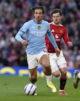 Manchester, England, 6th April 2025. Jack Grealish of Manchester City (L) is challenged by Mason Mount of Manchester United, ManU during the Manchester United vs Manchester City Premier League match at Old Trafford, Manchester. Picture credit should read: Andrew Yates Sportimage EDITORIAL USE ONLY. No use with unauthorised audio, video, data, fixture lists, club league logos or live services. Online in-match use limited to 120 images, no video emulation. No use in betting, games or single club league player publications. SPI_099_AY_United_City SPI-3814-0100