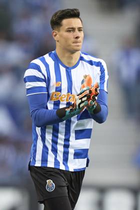 FC Porto v Lisboa e Benfica - Liga Portugal Betclic Diogo Dias Fernandes of FC Porto participates in the warm-up before the Liga Portugal Betclic match between FC Porto and SL Benfica at Estadio Do Dragao in Porto, Portugal, on April 6, 2025. Porto Porto Portugal Copyright: xJosexManuelxAlvarezxReyx originalFilename:alvarezrey-fcportov250406_npAr0