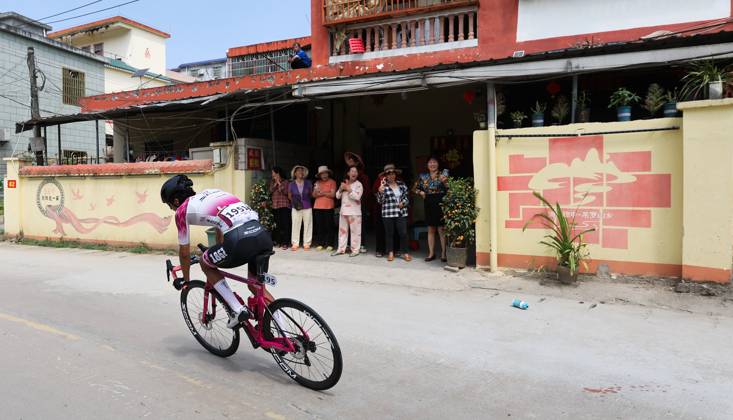 (250409) -- BAOTING, April 9, 2025 -- Shi Jinggang of Wuzhishan SCOM MVMT Cycling Team competes during Stage 3 at the 16th Tour of Hainan cycling race from Lingshui to Baoting, south China s Hainan Province, April 9, 2025. ) (SP)CHINA-HAINAN-BAOTING-CYCLING-TOUR OF HAINAN (CN) YangxGuanyu 