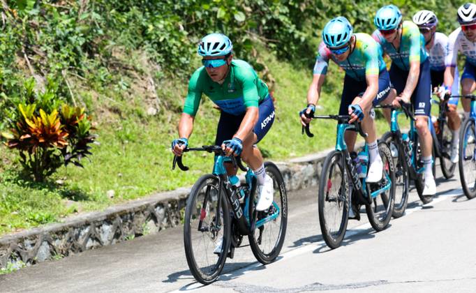 (250409) -- BAOTING, April 9, 2025 -- Matteo Malucelli (1st L) of XDS Astana Team competes during Stage 3 at the 16th Tour of Hainan cycling race from Lingshui to Baoting, south China s Hainan Province, April 9, 2025. ) (SP)CHINA-HAINAN-BAOTING-CYCLING-TOUR OF HAINAN (CN) YangxGuanyu 