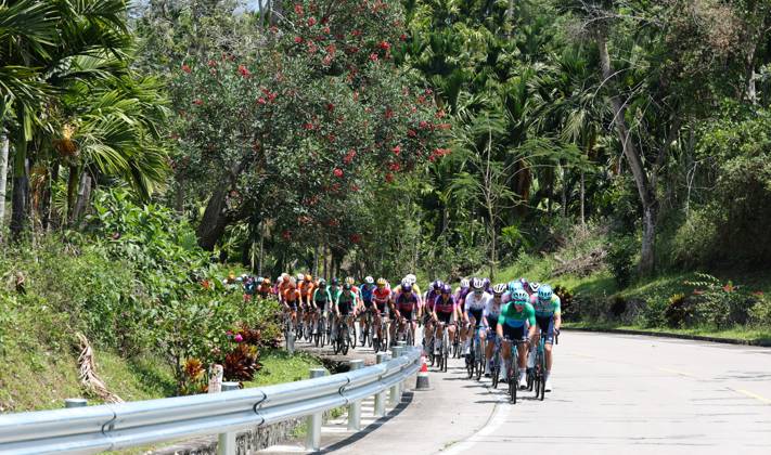 (250409) -- BAOTING, April 9, 2025 -- Cyclists compete during Stage 3 at the 16th Tour of Hainan cycling race from Lingshui to Baoting, south China s Hainan Province, April 9, 2025. ) (SP)CHINA-HAINAN-BAOTING-CYCLING-TOUR OF HAINAN (CN) YangxGuanyu 