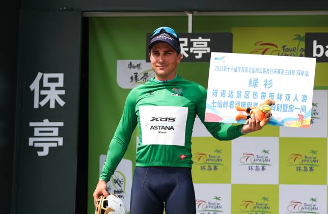 (250409) -- BAOTING, April 9, 2025 -- Matteo Malucelli of XDS Astana Team celebrates in the green jersey during the awarding ceremony after Stage 3 at the 16th Tour of Hainan cycling race from Lingshui to Baoting, south China s Hainan Province, April 9, 2025. ) (SP)CHINA-HAINAN-BAOTING-CYCLING-TOUR OF HAINAN (CN) YangxGuanyu 
