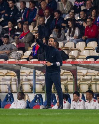 Gil Vicente FC v Vitoria SC - Liga Portugal Betclic CESAR PEIXOTO, head coach of Gil Vicente FC, reacts during the Liga Portugal Betclic 2024 25 match between Gil Vicente FC and Vitoria SC at Estadio Cidade de Barcelos in Barcelos, Portugal, on April 11, 2025. Barcelos Portugal Copyright: xMiguelxLemosx originalFilename:lemos-ligaport250411_npCHA