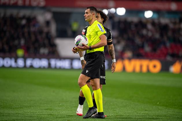 Gil Vicente FC v Vitoria SC - Liga Portugal Betclic RICARDO BAIXINHO referees the match during the Liga Portugal Betclic 2024 25 game between Gil Vicente FC and Vitoria SC at Estadio Cidade de Barcelos in Barcelos, Portugal, on April 11, 2025. Barcelos Portugal Copyright: xMiguelxLemosx originalFilename:lemos-ligaport250411_npKCL