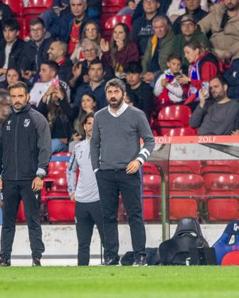 Gil Vicente FC v Vitoria SC - Liga Portugal Betclic Luis Freire, head coach of Vitoria SC, reacts during the Liga Portugal Betclic 2024 25 match between Gil Vicente FC and Vitoria SC at Estadio Cidade de Barcelos in Barcelos, Portugal, on April 11, 2025. Barcelos Portugal Copyright: xMiguelxLemosx originalFilename:lemos-ligaport250411_npyDZ
