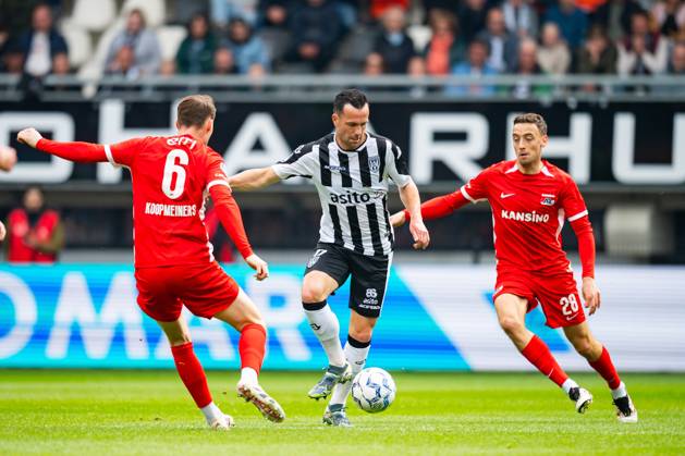 ALMELO, Stadium Asito, 13-04-2025 , season 2024 2025 , Dutch Eredivisie Football during the match Heracles - AZ , Heracles Almelo player Thomas Bruns AZ player Zico Buurmeester Heracles - AZ x28737275x Copyright: