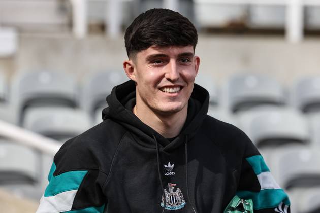 Premier League Newcastle United v Manchester United, ManU Tino Livramento of Newcastle United arrives during the Premier League match Newcastle United vs Manchester United at St. James s Park, Newcastle, United Kingdom, 13th April 2025 (Photo by Mark Cosgrove News Images) Newcastle St. James s Park Tyne and Wear United Kingdom Copyright: xMarkxCosgrove NewsxImagesx