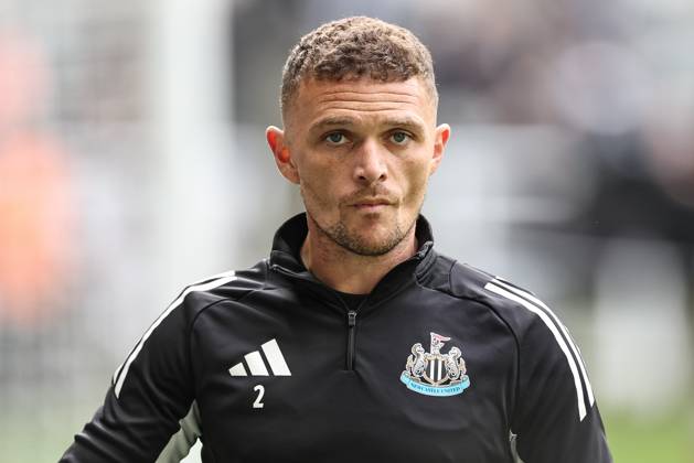 Premier League Newcastle United v Manchester United, ManU Kieran Trippier of Newcastle United in the pregame warmup session during the Premier League match Newcastle United vs Manchester United at St. James s Park, Newcastle, United Kingdom, 13th April 2025 (Photo by Mark Cosgrove News Images) Newcastle St. James s Park Tyne and Wear United Kingdom Copyright: xMarkxCosgrove NewsxImagesx