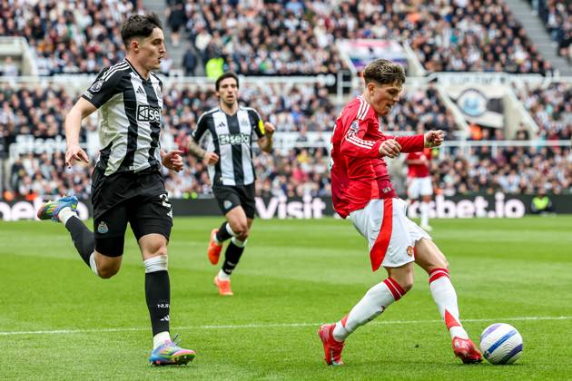 Premier League Newcastle United v Manchester United, ManU Alejandro Garnacho of Manchester United scores to make it 1-1 during the Premier League match Newcastle United vs Manchester United at St. James s Park, Newcastle, United Kingdom, 13th April 2025 (Photo by Mark Cosgrove News Images) Newcastle St. James s Park Tyne and Wear United Kingdom Copyright: xMarkxCosgrove NewsxImagesx