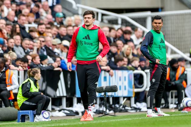 Premier League Newcastle United v Manchester United, ManU Harry Maguire of Manchester United warms up during the Premier League match Newcastle United vs Manchester United at St. James s Park, Newcastle, United Kingdom, 13th April 2025 (Photo by Mark Cosgrove News Images) Newcastle St. James s Park Tyne and Wear United Kingdom Copyright: xMarkxCosgrove NewsxImagesx