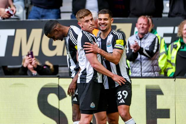 Premier League Newcastle United v Manchester United, ManU Bruno Guimaraes of Newcastle United celebrates his goal with teammates to make it 4-1 during the Premier League match Newcastle United vs Manchester United at St. James s Park, Newcastle, United Kingdom, 13th April 2025 (Photo by Mark Cosgrove News Images) Newcastle St. James s Park Tyne and Wear United Kingdom Copyright: xMarkxCosgrove NewsxImagesx