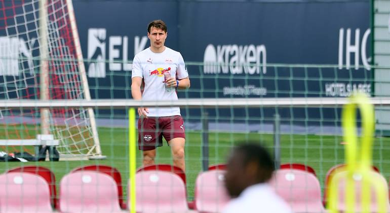 RB Leipzig Training Bundesliga Leipzig, 15 04 2025, RBL Training Center, Fußball Bundesliga , RB LEIPZIG Training , In the picture Willi Orban 4, RB Leipzig on the side field , For editorial use only Only editorial use , Picture Point
