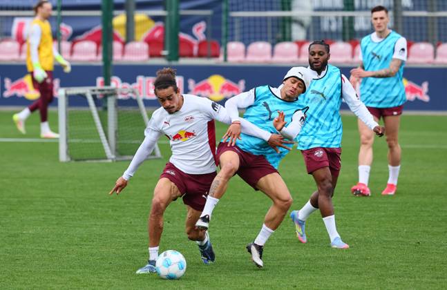 RB Leipzig Training Bundesliga Leipzig, 15 04 2025, RBL Training Center, Fußball Bundesliga , RB LEIPZIG Training , In the picture from l Yussuf Yurary Poulsen 9, RB Leipzig and Xavi Simons 10, RB Leipzig , For editorial use only Only editorial use , Picture Point
