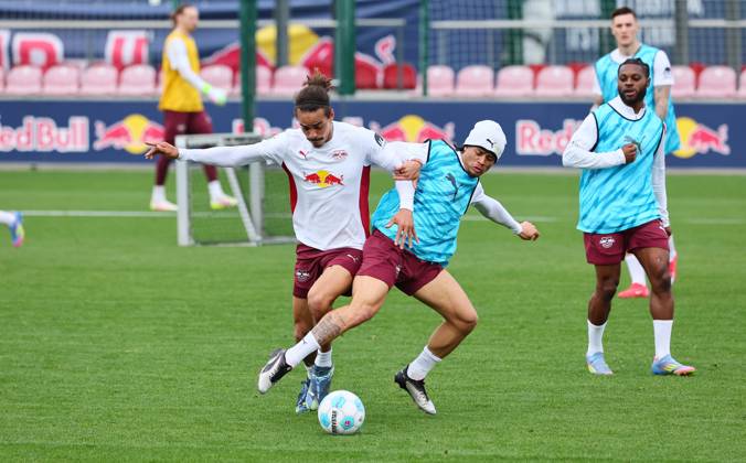 RB Leipzig Training Bundesliga Leipzig, 15 04 2025, RBL Training Center, Fußball Bundesliga , RB LEIPZIG Training , In the picture from l Yussuf Yurary Poulsen 9, RB Leipzig and Xavi Simons 10, RB Leipzig , For editorial use only Only editorial use , Picture Point
