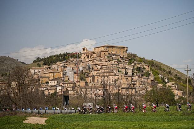The pack rides during the Giro d™Abruzzo, stage from Tocco da Casauria to Penne (138 km) - Abruzzo - Wednesday, April 16, 2025. - cycling .  Copyright: xMarcoxAlpozzi LaPressex