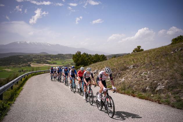 The pack rides during the Giro d™Abruzzo, stage from Tocco da Casauria to Penne (138 km) - Abruzzo - Wednesday, April 16, 2025. - cycling .  Copyright: xMarcoxAlpozzi LaPressex