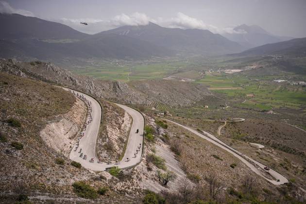 The pack rides during the Giro d™Abruzzo, stage from Tocco da Casauria to Penne (138 km) - Abruzzo - Wednesday, April 16, 2025. - cycling .  Copyright: xMarcoxAlpozzi LaPressex