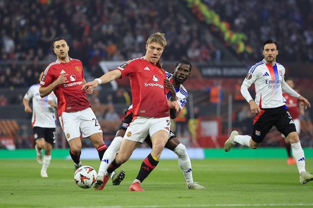 Manchester United, ManU v Olympique Lyonnais Europa League 17 04 2025. Quarter Final leg 2 of 2 Rasmus Hojlund (9) of Manchester United controls the ball during the Europa League quarter final second leg match between Manchester United and Olympique Lyonnais at Old Trafford, Manchester, England on 17 April 2025. Manchester Old Trafford Greater Manchester England Editorial use only , Copyright: xConorxMolloyx PSI-21857-0152