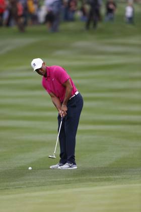 The 2015 Waste Management Phoenix Open Tiger Woods putts from off the green as he has problems with his chipping on the first day 29 01 2015 WM Phoenix Open 2015, TPC Scottsdale, Arizona, USA 29th January 2015 Copyright: xMarkxNewcombex