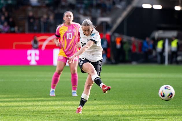 Elisa Senß Germany, 20 on the ball, GER, Germany vs Scotland, Womens national football team, UEFA Womens Nations League, Liga A, Matchday 4, 2024 2025 season, 08 04 2025 GER, Germany vs Scotland, Womens national football team, UEFA Womens Nations League, Liga A, Matchday 4, 2024 2025 season, 08 04 2025 Wolfsburg Copyright: xEibner-Pressefoto Memmlerx EP_MMR