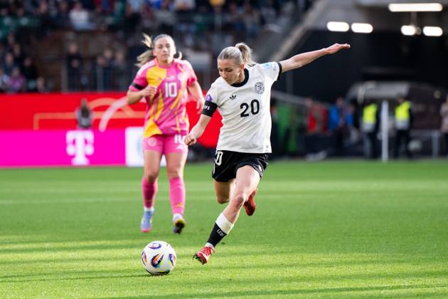 Elisa Senß Germany, 20 on the ball, GER, Germany vs Scotland, Womens national football team, UEFA Womens Nations League, Liga A, Matchday 4, 2024 2025 season, 08 04 2025 GER, Germany vs Scotland, Womens national football team, UEFA Womens Nations League, Liga A, Matchday 4, 2024 2025 season, 08 04 2025 Wolfsburg Copyright: xEibner-Pressefoto Memmlerx EP_MMR