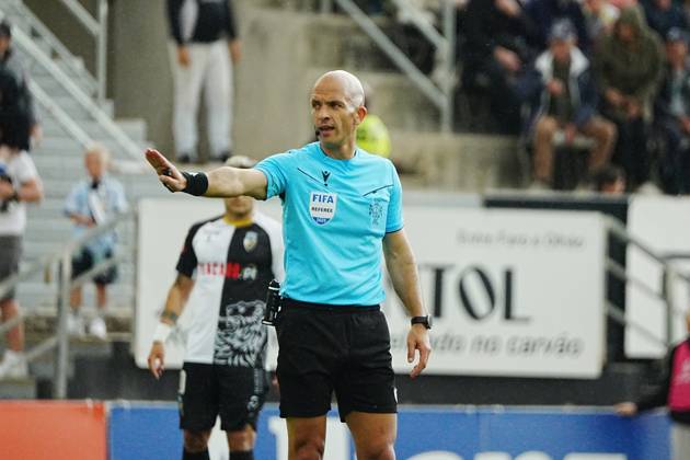 April 18, 2025, Faro, Portugal - Liga Portugal Betclic, Round 30, SC Farense v Boavista FC, Luis Godinho, FIFA referee during the football match between SC Farense and Boavista FC Copyright: xNunoxPiresxVelosox