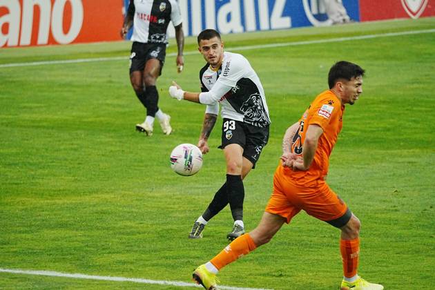 April 18, 2025, Faro, Portugal - Liga Portugal Betclic, Round 30, SC Farense v Boavista FC,93 Miguel Menino of SC Farense in action during the football match between SC Farense and Boavista FC Copyright: xNunoxPiresxVelosox