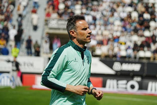 April 18, 2025, Faro, Portugal - Liga Portugal Betclic, Round 30, SC Farense v Boavista FC, Luis Filipe, SC Farense assistant coach during the football match between SC Farense and Boavista FC Copyright: xNunoxPiresxVelosox