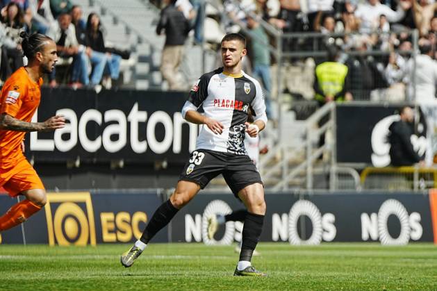 April 18, 2025, Faro, Portugal - Liga Portugal Betclic, Round 30, SC Farense v Boavista FC, 93 Miguel Menino of SC Farense in action during the football match between SC Farense and Boavista FC Copyright: xNunoxPiresxVelosox